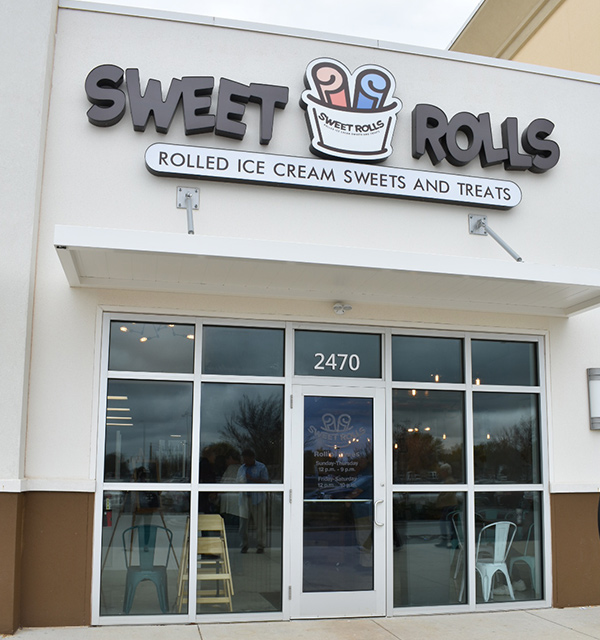 Sweet Rolls Rolled Ice Cream
